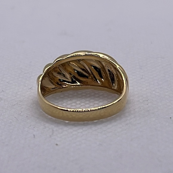 Mejuri Croissant Dome Ring - Picture 4 of 5